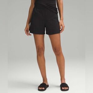 Lululemon Stretch Woven Relaxed-Fit High-Rise Short 4"